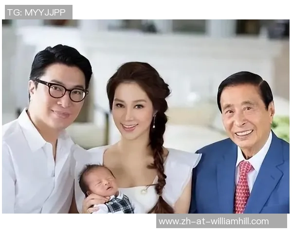 徐子淇和老公李家诚看F1赛车，穿露腰辣妹装减龄显年青，不像42岁